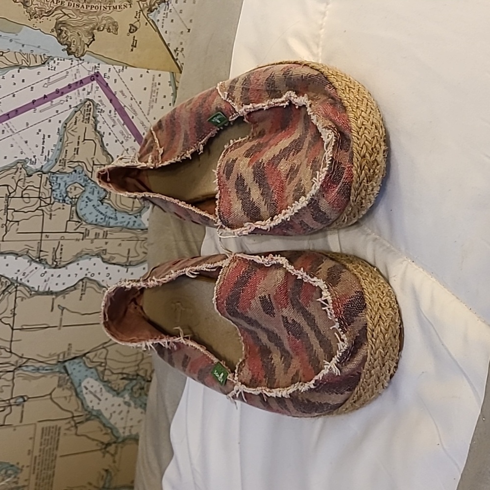 Sanuk Donna Pink, Purple, & Gray with tan hemp around the sole, 8